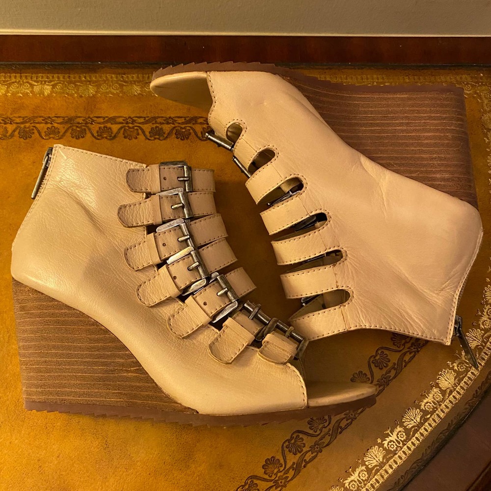 Dolce Vita Strappy Wedge Sandals NEW - Picture 2 of 5